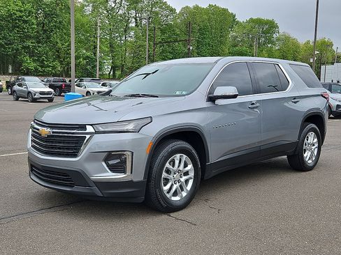 Used 2023 Chevrolet Traverse LS w/ Safety Package FWD image 3