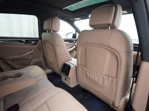 Certified 2024 Porsche Macan AWD/4WD image 22