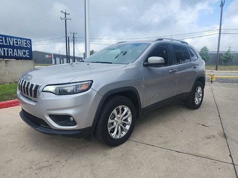 Used 2019 Jeep Cherokee Latitude w/ Popular Appearance Group AWD/4WD image 7