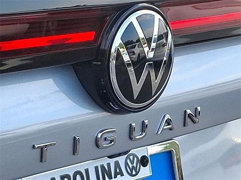 New 2025 Volkswagen Tiguan SE image 23