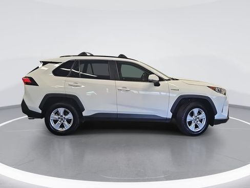 Used 2020 Toyota RAV4 XLE w/ Convenience Package AWD/4WD image 2