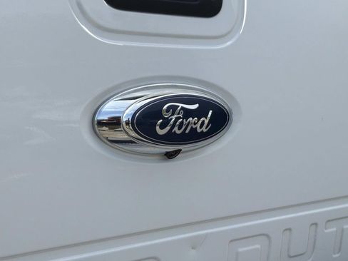 Used 2015 Ford F250 Lariat w/ Lariat Interior Package AWD/4WD image 8