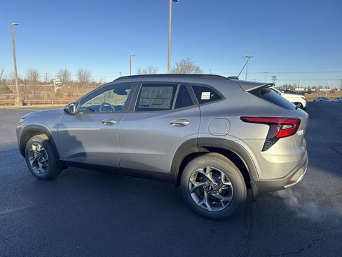 New 2026 Chevrolet Trax LT w/ Driver Confidence Package image 2