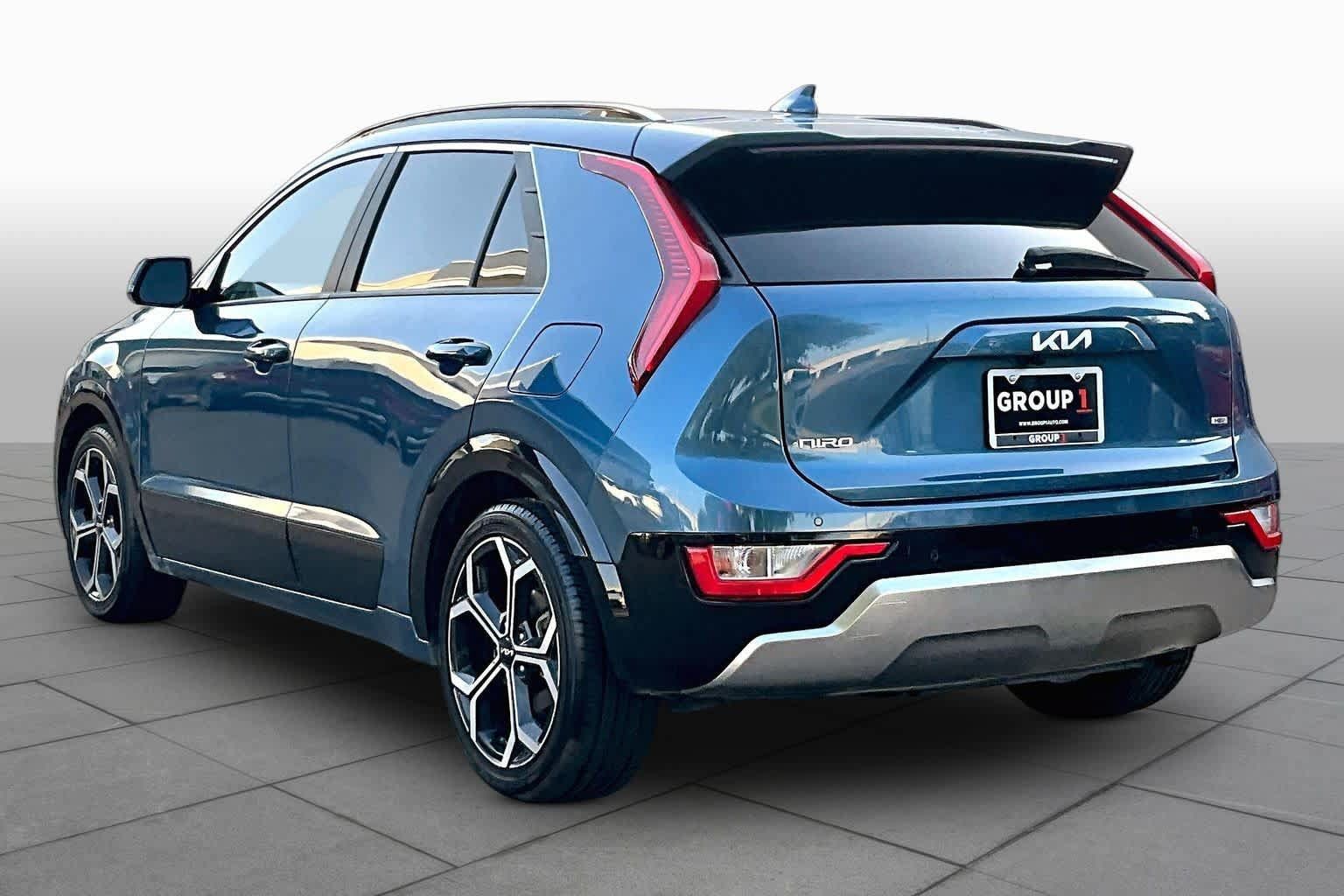 Used 2023 Kia Niro EX Touring FWD image 12