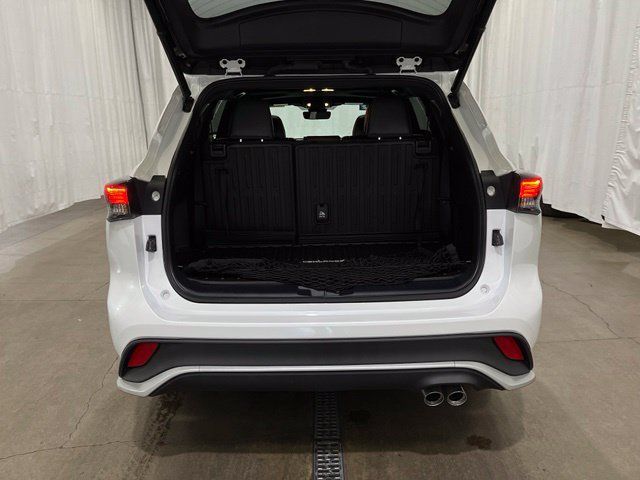 Used 2023 Toyota Highlander XSE AWD/4WD image 13