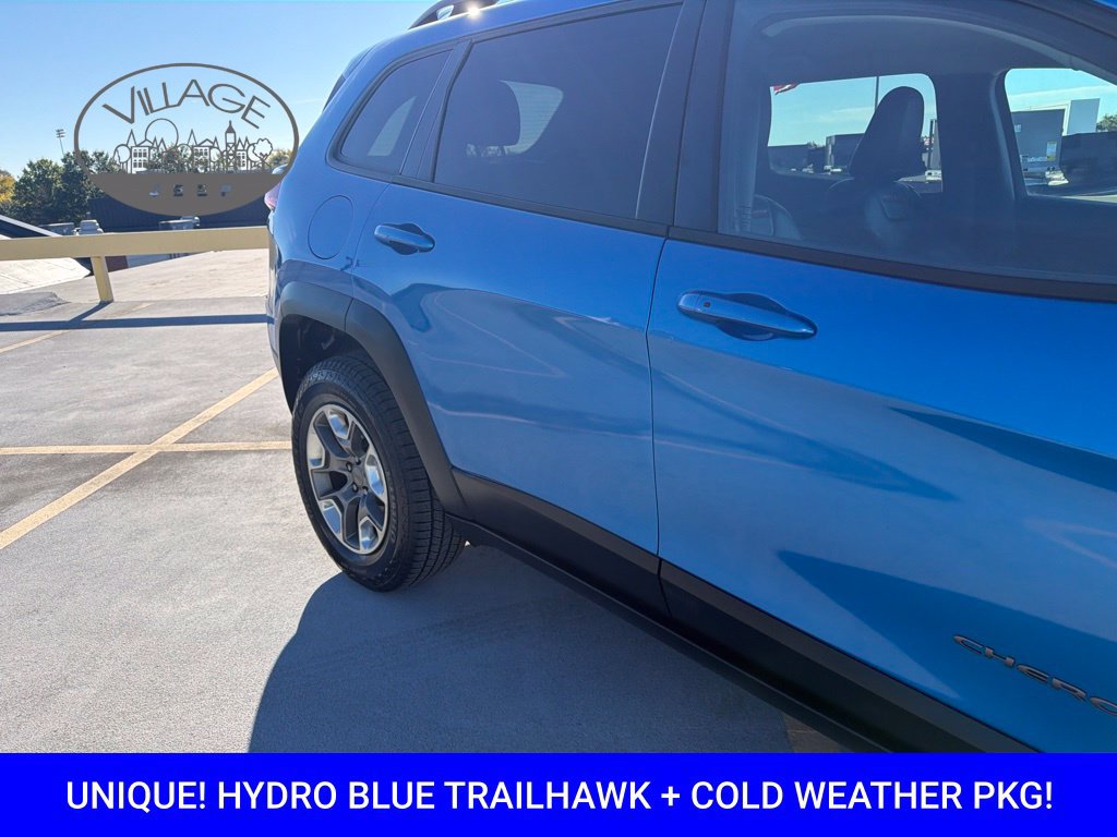 Used 2019 Jeep Cherokee Trailhawk w/ Cold Weather Group AWD/4WD image 19