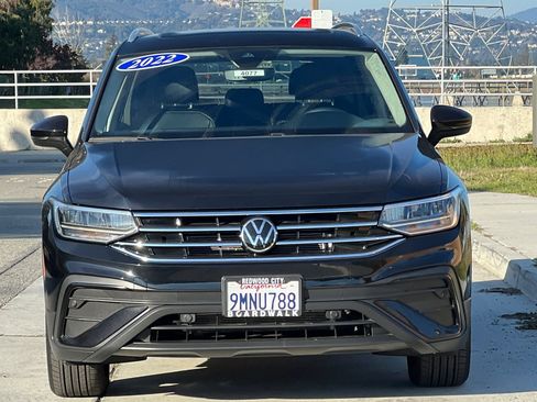Used 2022 Volkswagen Tiguan SE w/ Panoramic Sunroof Package image 9