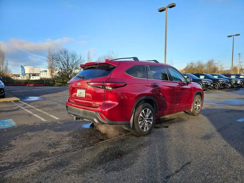 Used 2022 Toyota Highlander XLE image 5
