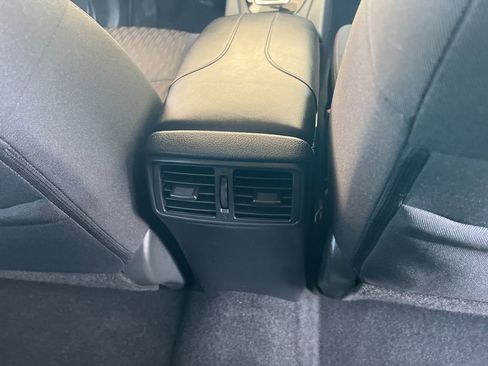 Used 2017 Nissan Rogue SV AWD/4WD image 19