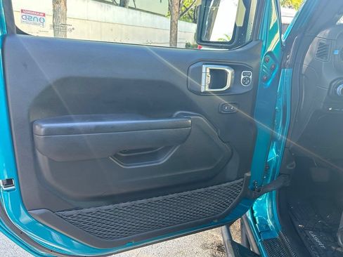 Used 2024 Jeep Wrangler Unlimited Rubicon 4xe AWD/4WD image 15