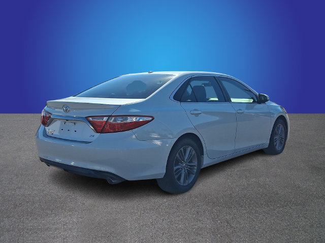Used 2015 Toyota Camry SE w/ Moonroof Package FWD image 4