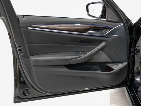 Used 2022 BMW M5 w/ Executive Package image 39