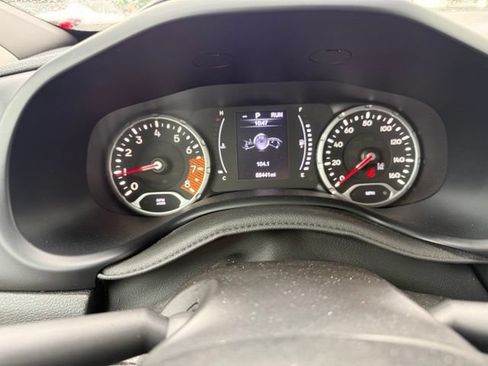 Used 2023 Jeep Renegade Latitude AWD/4WD image 19