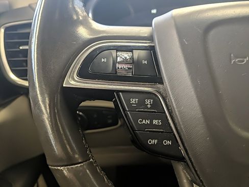 Used 2019 Lincoln Nautilus Reserve image 16