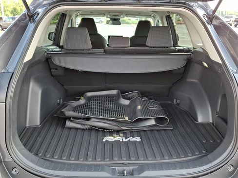 Used 2024 Toyota RAV4 LE AWD/4WD image 31