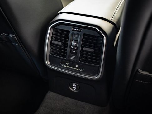 New 2026 Porsche Macan Turbo image 49