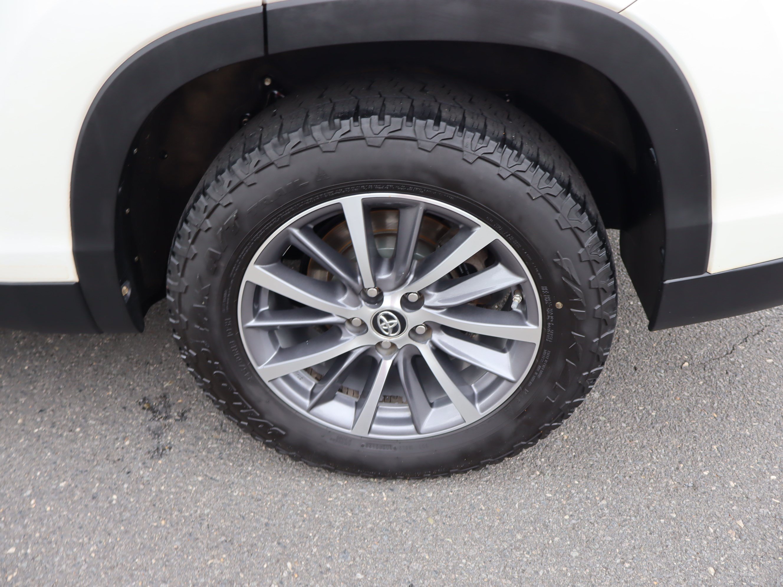 Used 2019 Toyota Highlander XLE FWD image 43