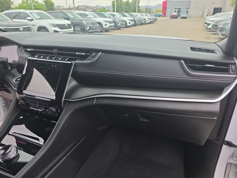 Used 2024 Jeep Grand Cherokee L Altitude image 20