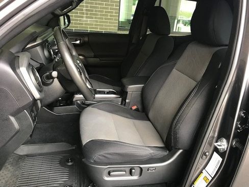 Used 2021 Toyota Tacoma TRD Sport w/ Technology Package RWD image 13