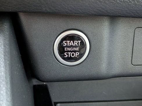 Used 2023 Nissan Rogue SV image 32