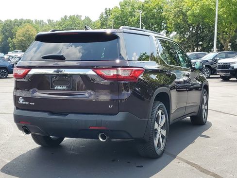 Used 2021 Chevrolet Traverse LT w/ LT Premium Package AWD/4WD image 3