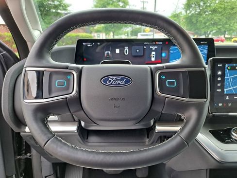 New 2026 Ford Expedition Platinum w/ Driver's Package AWD/4WD image 9