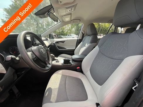 Used 2022 Toyota RAV4 XLE AWD/4WD image 28