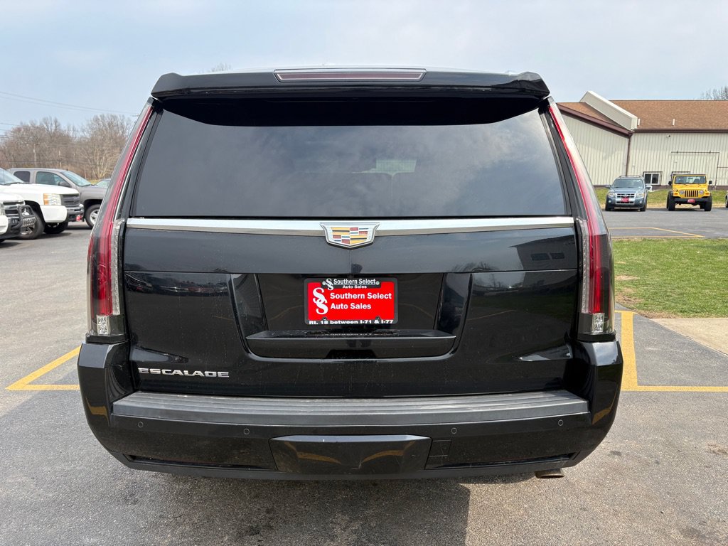 Used 2016 Cadillac Escalade Luxury AWD/4WD image 7