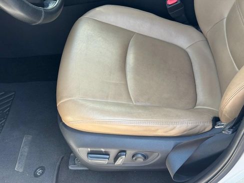 Used 2019 Toyota RAV4 XLE Premium FWD image 23