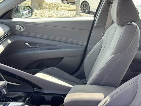 Used 2025 Hyundai Elantra SEL FWD image 23