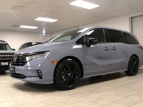 Used 2024 Honda Odyssey Sport image 3