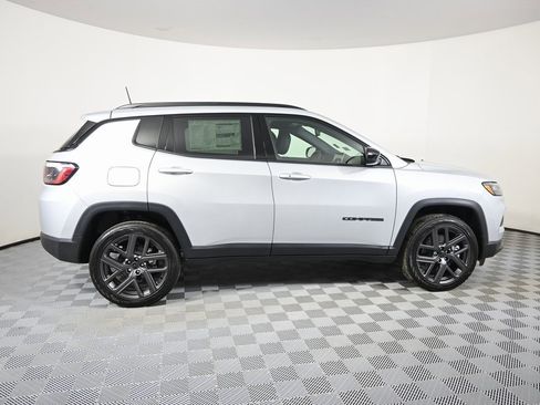 New 2026 Jeep Compass Latitude image 7