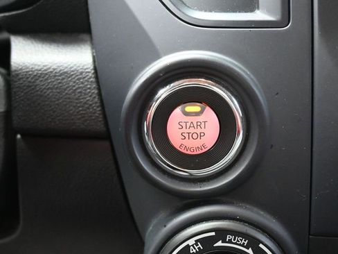 Used 2022 Nissan Titan SV image 24