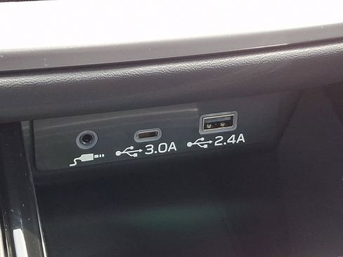 Certified 2025 Subaru Outback Limited image 27