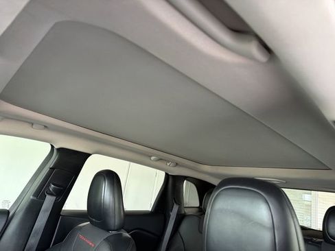 Used 2016 Jeep Cherokee Trailhawk w/ Comfort/Convenience Group AWD/4WD image 23