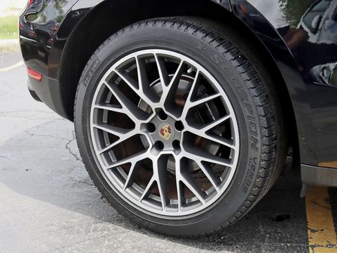 Used 2018 Porsche Macan Sport Edition AWD/4WD image 6