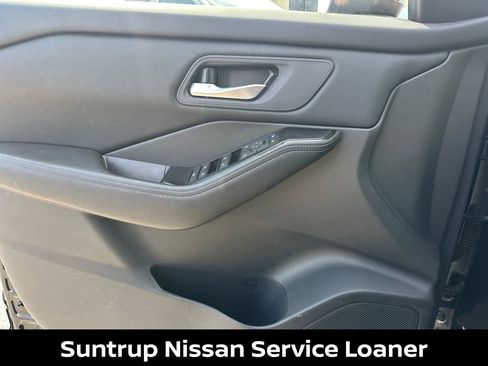 Certified 2025 Nissan Rogue SV FWD image 11