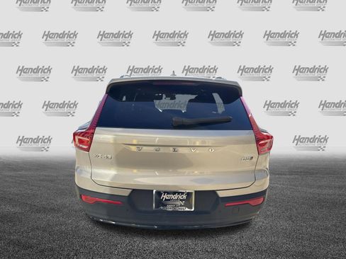 Used 2025 Volvo XC40 B5 Plus image 9