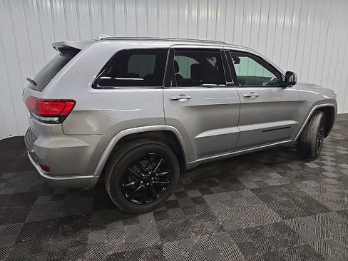 Used 2020 Jeep Grand Cherokee Altitude AWD/4WD image 3