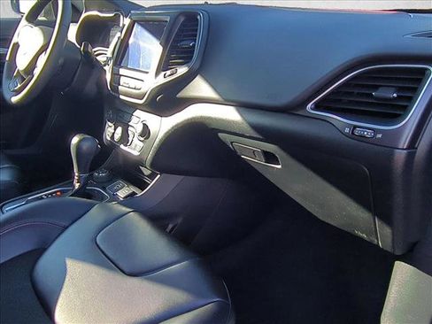 Used 2022 Jeep Cherokee Trailhawk w/ Technology Group B image 21