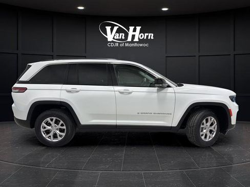 Used 2022 Jeep Grand Cherokee Limited AWD/4WD image 2