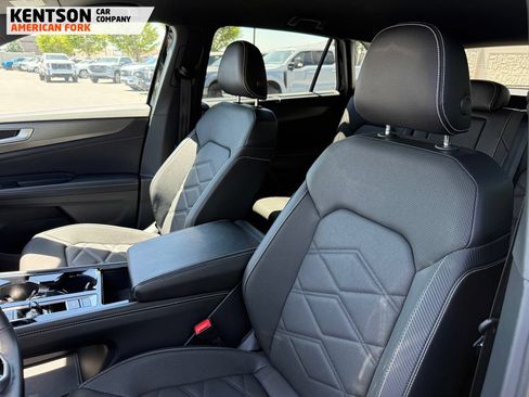 Used 2025 Volkswagen Atlas Cross Sport SE AWD/4WD image 25