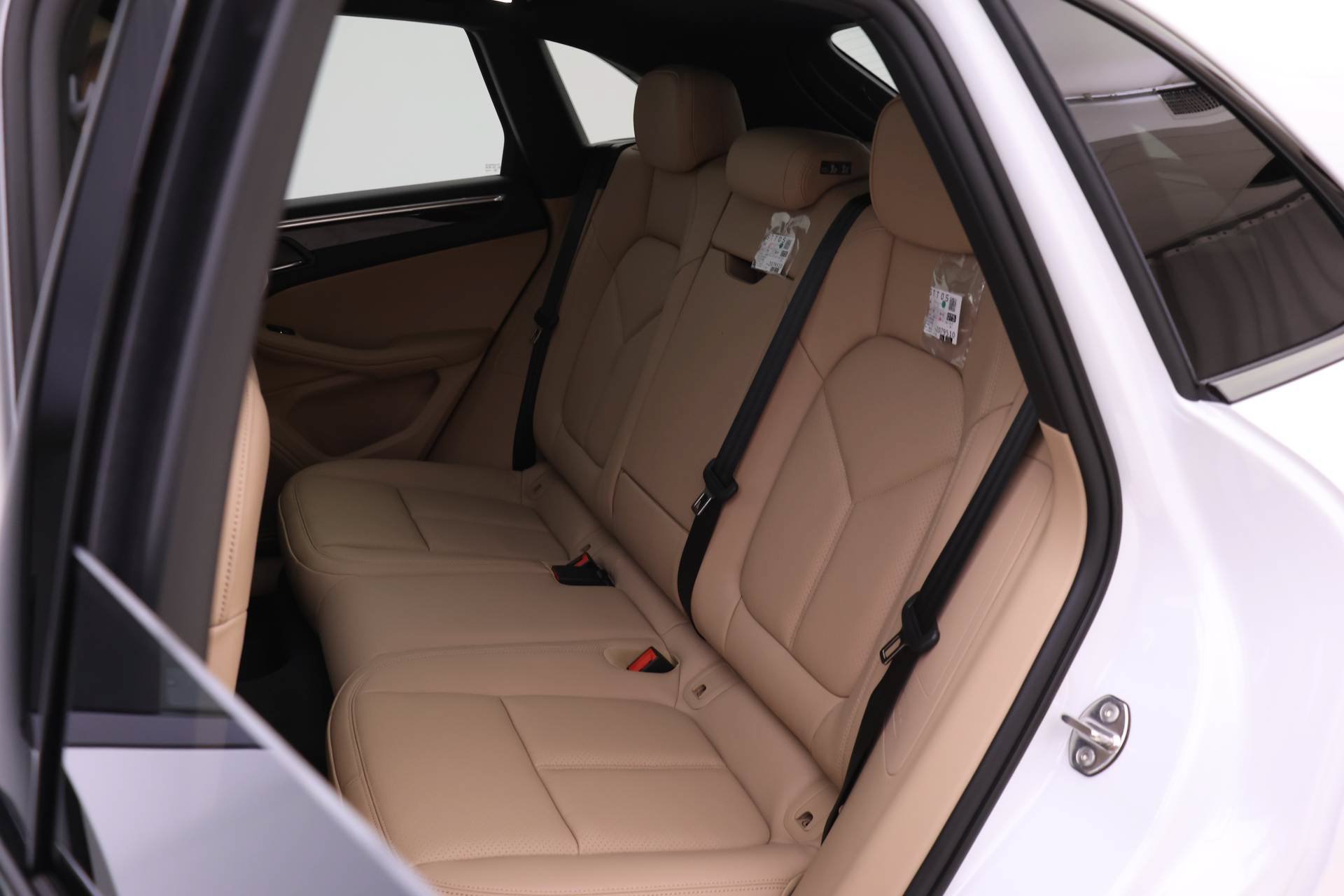 Used 2026 Porsche Macan AWD/4WD image 18