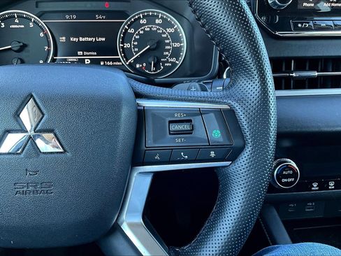 Used 2024 Mitsubishi Outlander SE image 12