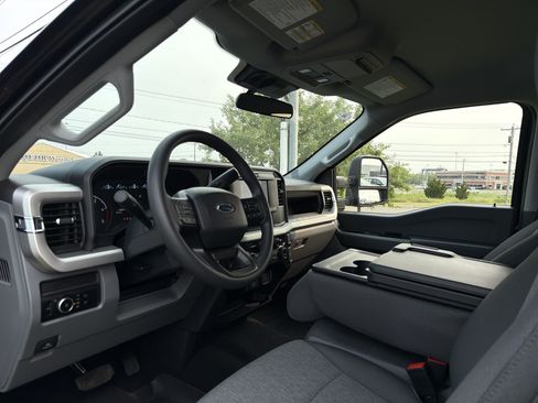 Used 2025 Ford F250 XL w/ STX Appearance Package AWD/4WD image 13