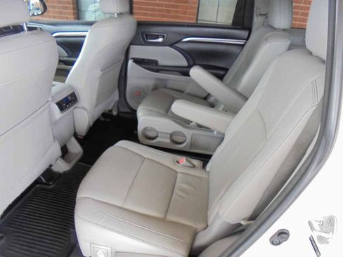 Used 2014 Toyota Highlander Limited AWD/4WD image 9
