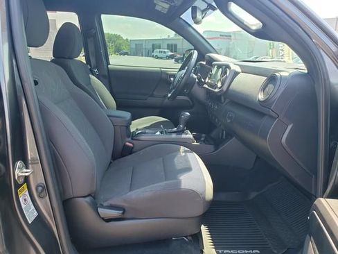 Used 2017 Toyota Tacoma TRD Off-Road w/ Tow Package (A/T) AWD/4WD image 15