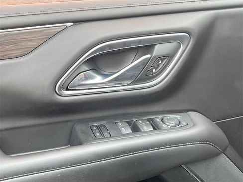 Used 2021 Chevrolet Tahoe Z71 w/ Z71 Signature Package image 16