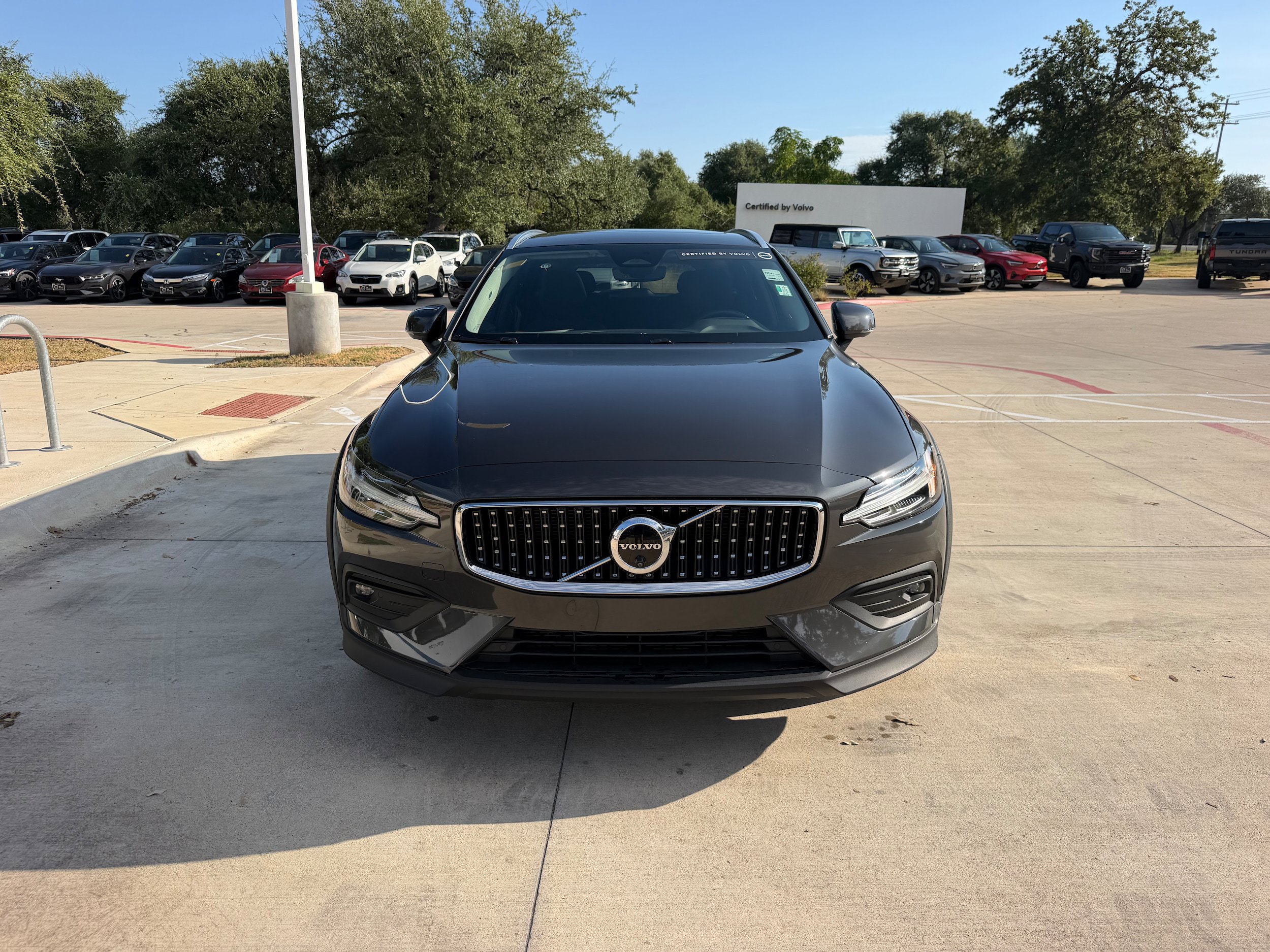 Certified 2025 Volvo V60 B5 Cross Country Plus AWD/4WD image 8