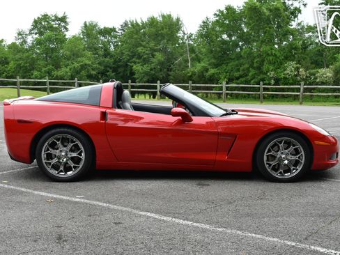 Used 2005 Chevrolet Corvette Coupe w/ Preferred Equipment Group image 39